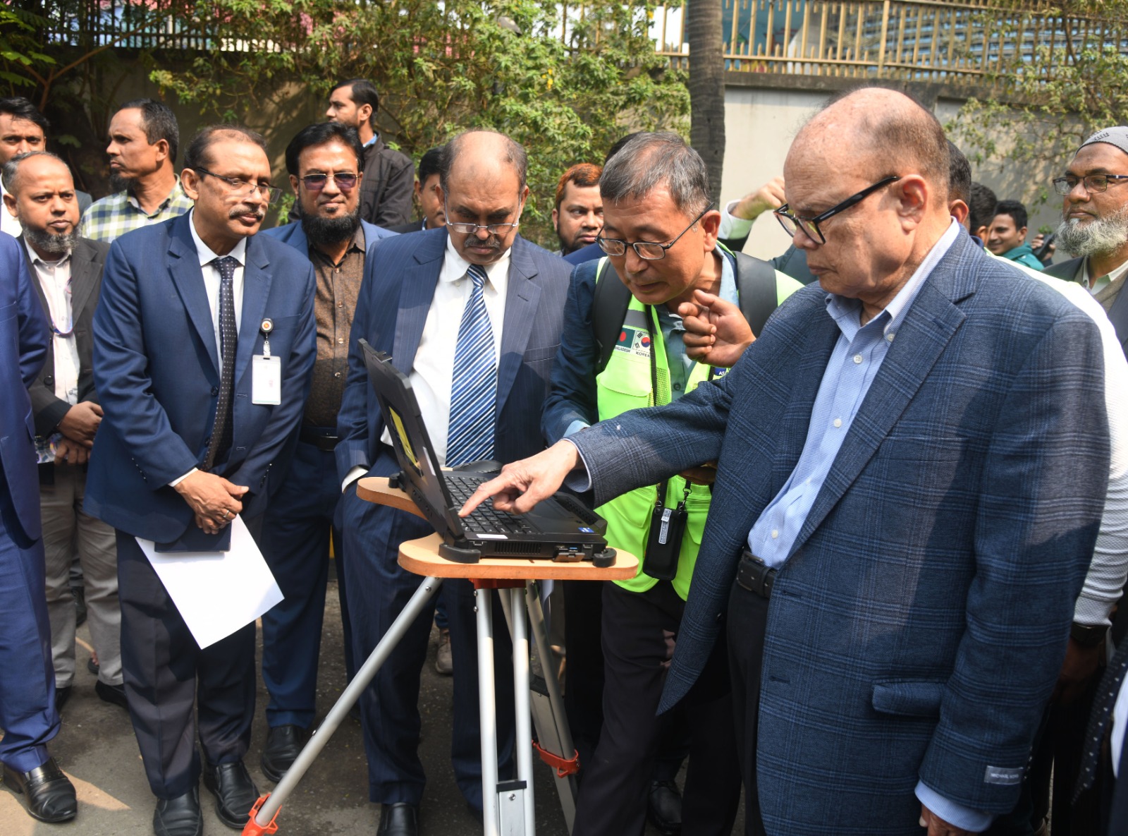 ভূমির ওপর মানুষের অধিকার সার্বজনীন: ভূমি উপদেষ্টা